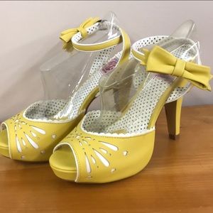 Pin Up Couture Yellow retro heels